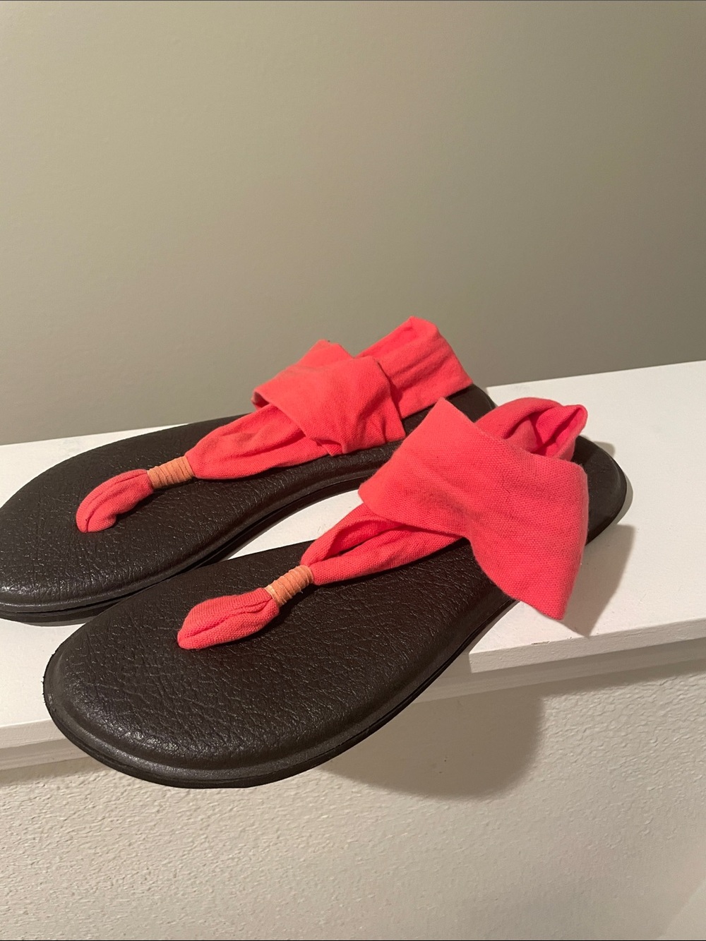 Sanuk coral yoga sandals size 10